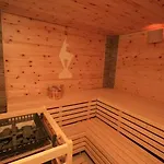 公寓式酒店 梅埃尔 - 阿尔姆&梅埃尔-小木屋公寓式酒店 4*