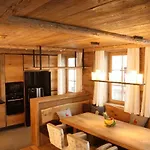 梅埃尔 - 阿尔姆&梅埃尔-小木屋公寓式酒店 公寓式酒店 4*